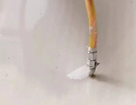 抚顺市瓷砖空鼓维修公司专业解答在瓷砖铺贴过程中，如果使用的砂料过粗（如全部使用了粗砂），可能会导致以下问题
